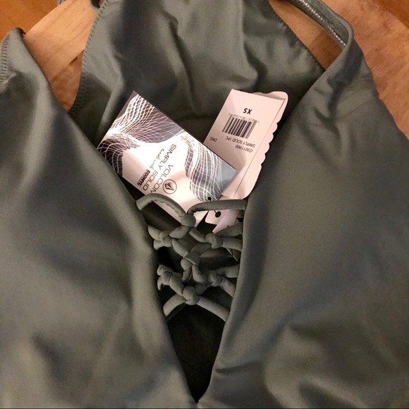 Sold ✅ NWT Volcom one piece swimsuit plunge - Picture 10 of 15